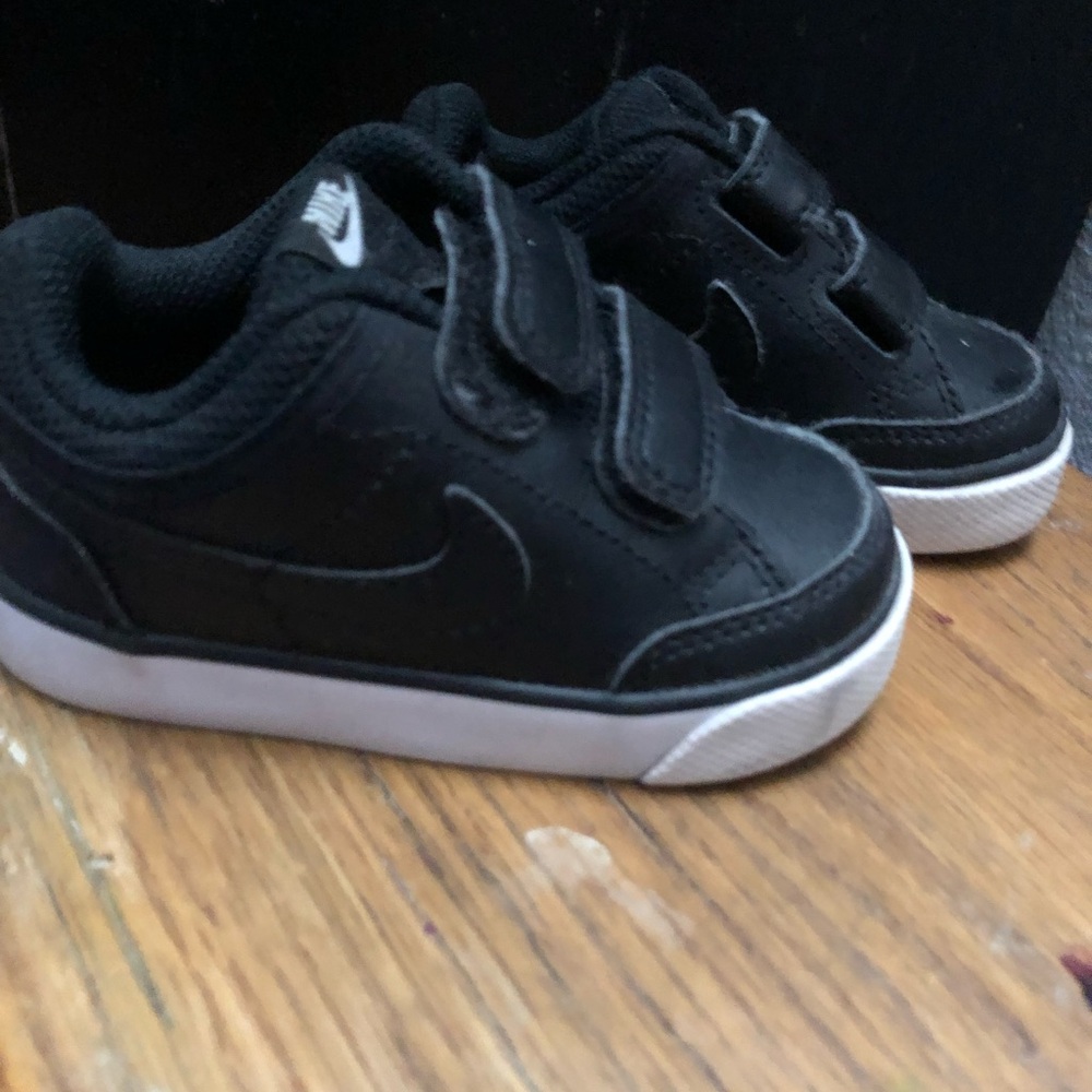 Nike Kids Black Sneakers